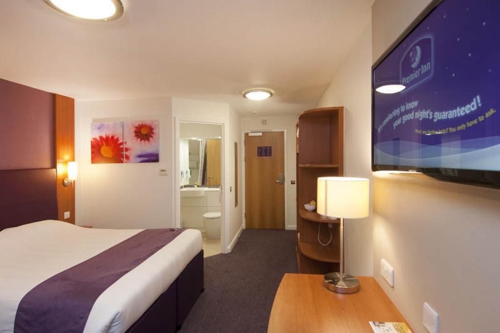 Premier Inn Sittingbourne Kent ภายนอก รูปภาพ