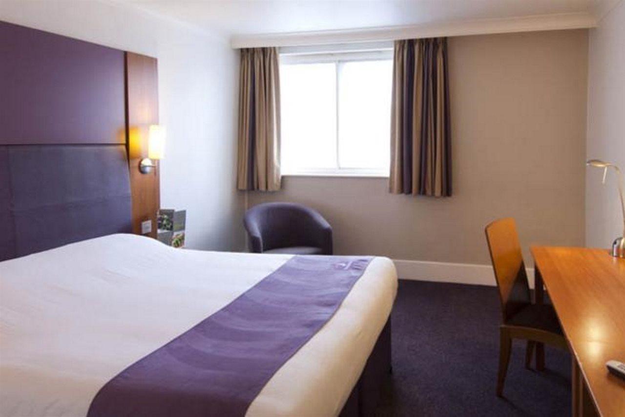 Premier Inn Sittingbourne Kent ภายนอก รูปภาพ