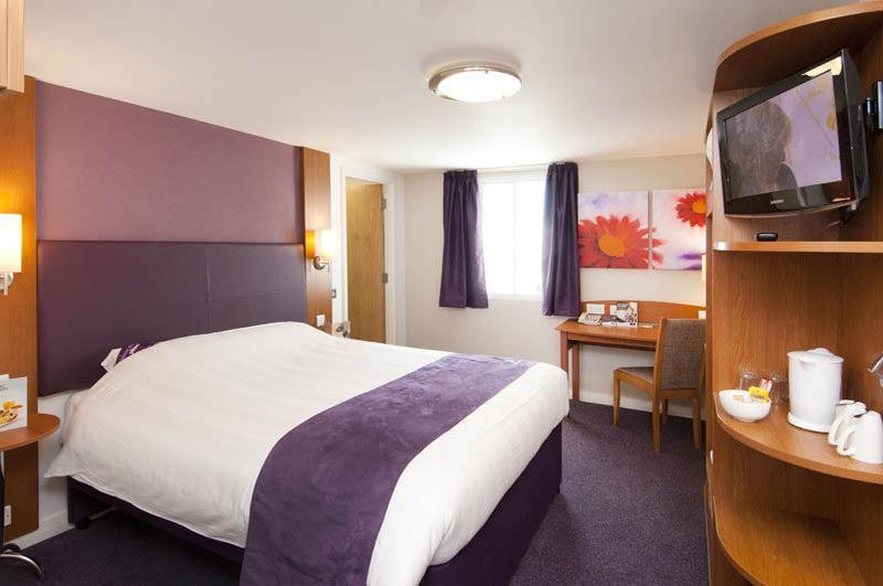 Premier Inn Sittingbourne Kent ภายนอก รูปภาพ